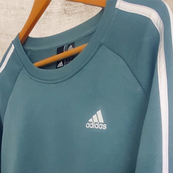 ☆Adidas☆ Women's Stylish Sweater - Picture 3 of 6